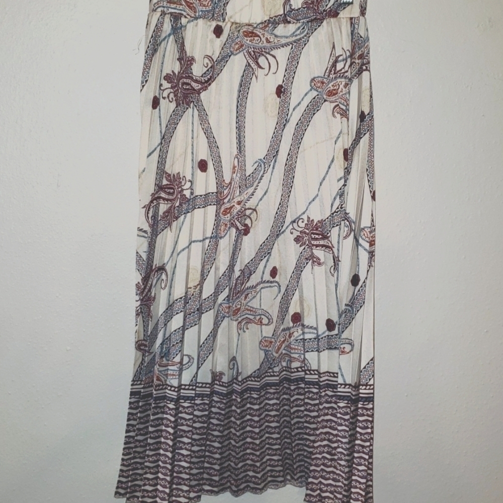 H&M pleated satin print skirt